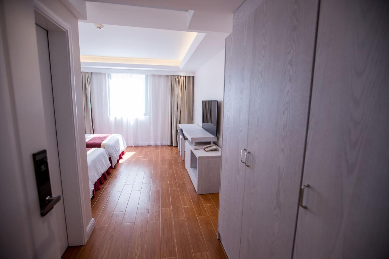 Hotel Americano Garapan Eksteriør billede